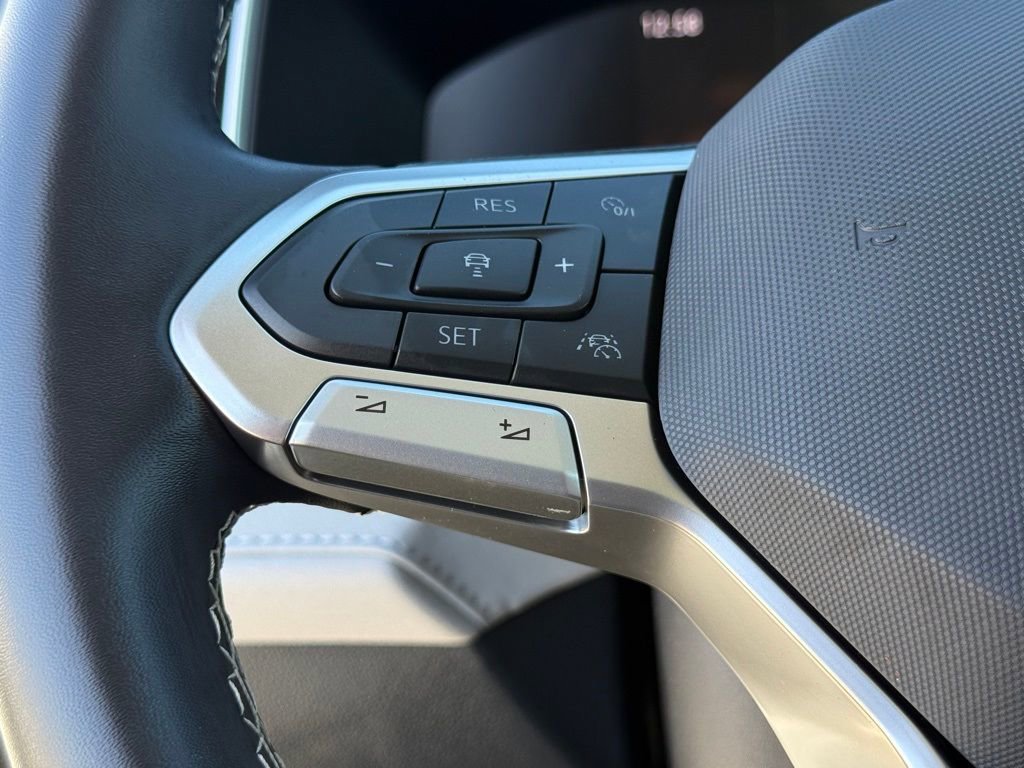 New 2026 Volkswagen Taos SE image 16