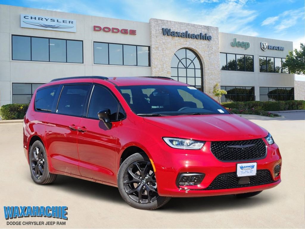 New 2026 Chrysler Pacifica Select w/ S Appearance Package