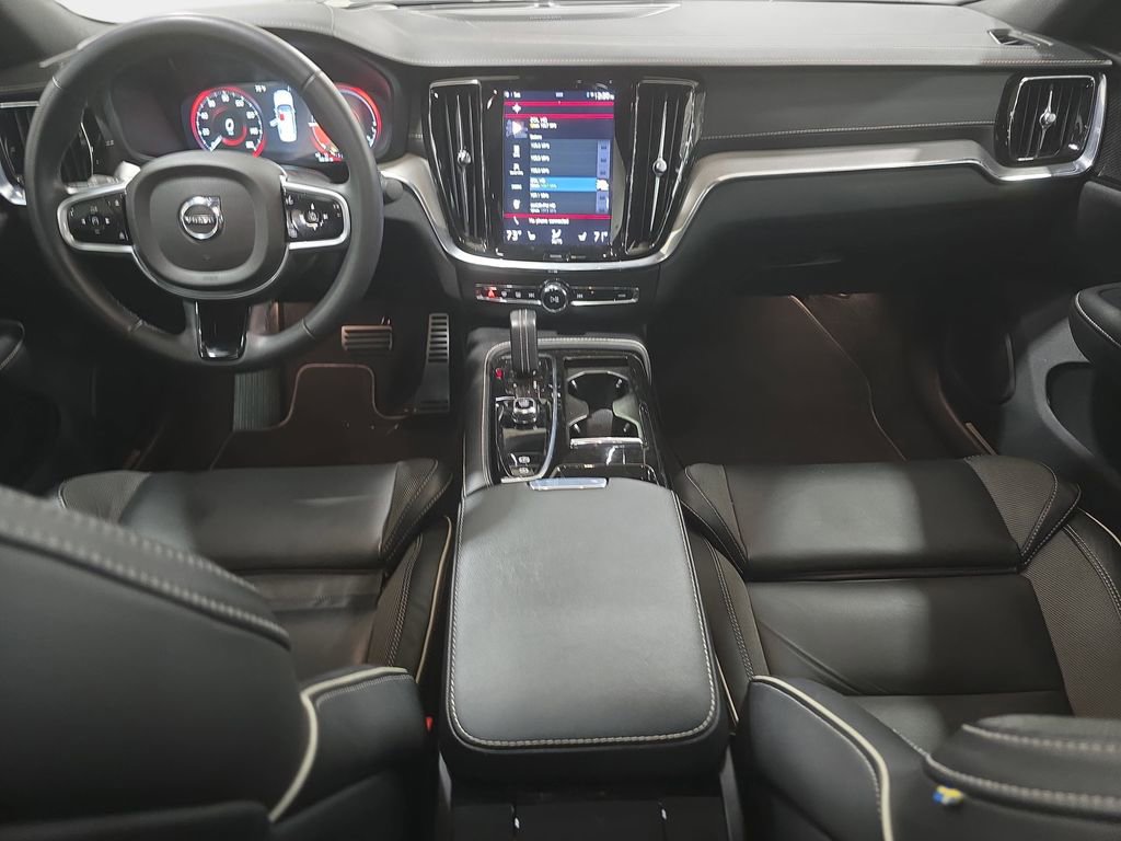 Used 2022 Volvo S60 T8 R-Design image 10