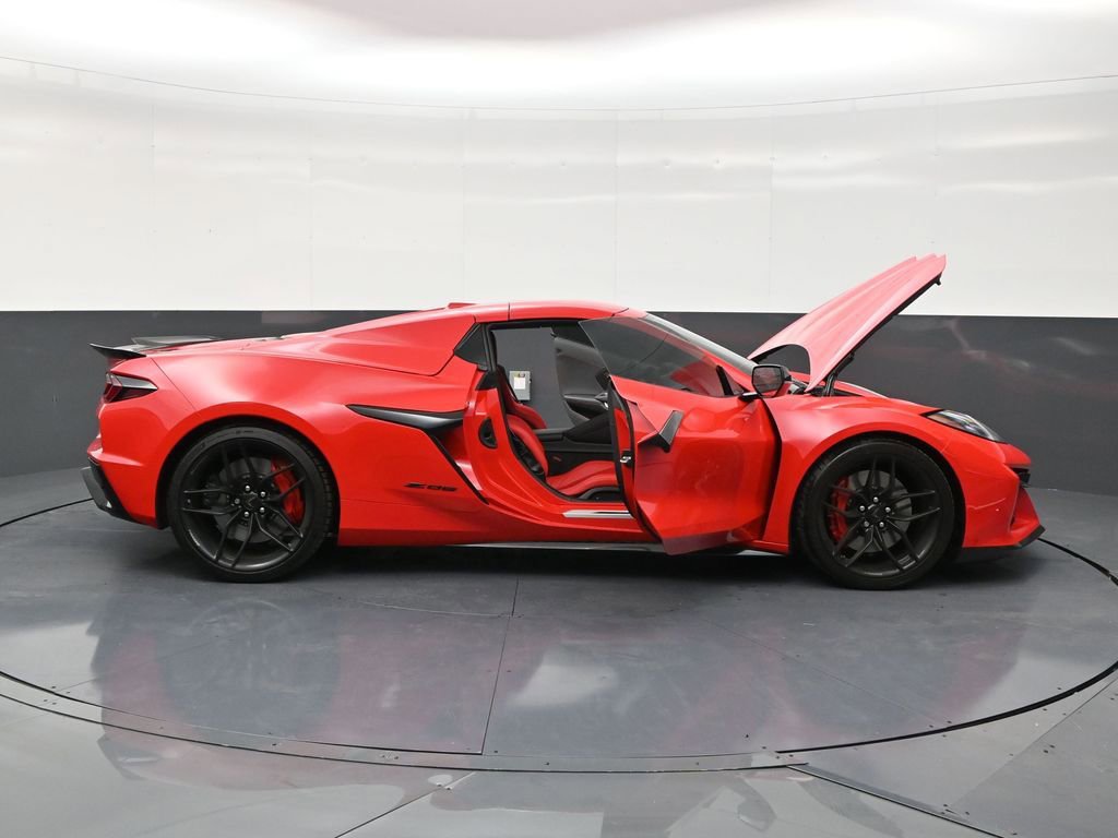 Used 2025 Chevrolet Corvette Z06 image 29