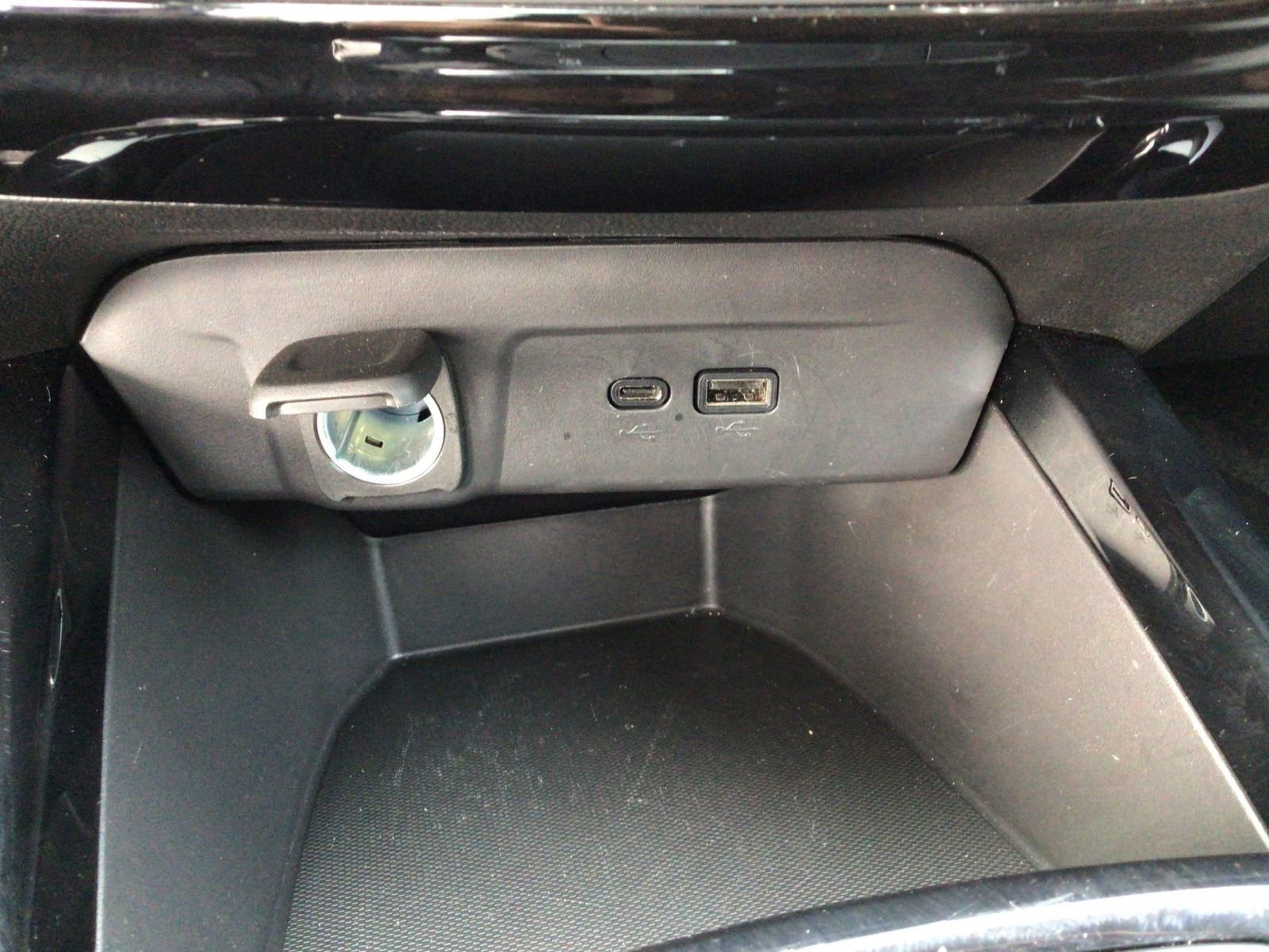 Used 2025 Chevrolet Trax LT w/ LT Convenience Package image 18