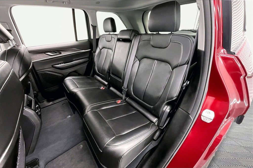 Used 2023 Jeep Grand Cherokee Limited w/ Black Appearance Package image 26