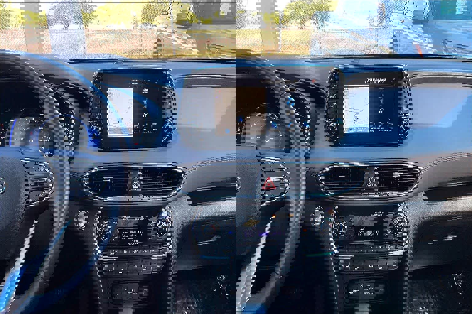 Used 2020 Hyundai Santa Fe Limited image 7