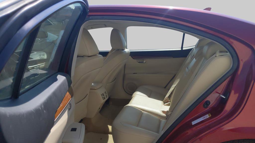 Used 2013 Lexus ES 300h w/ Luxury Pkg image 30