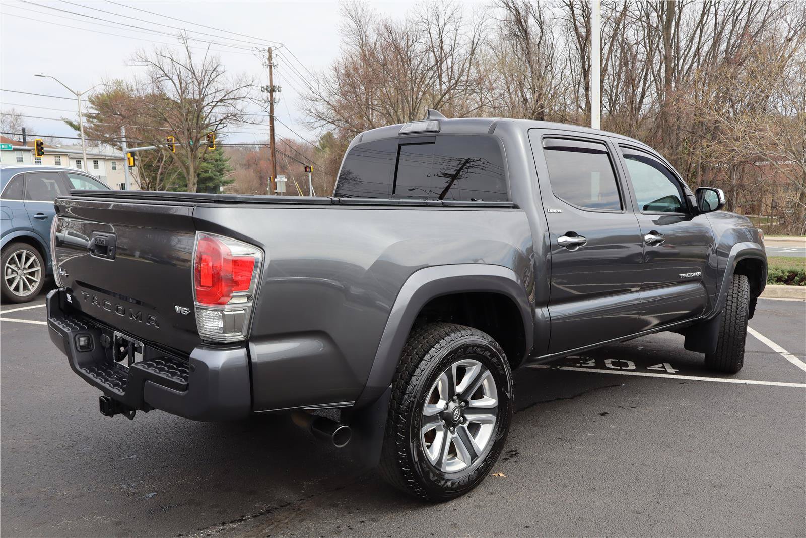 Used 2018 Toyota Tacoma Limited AWD/4WD image 3