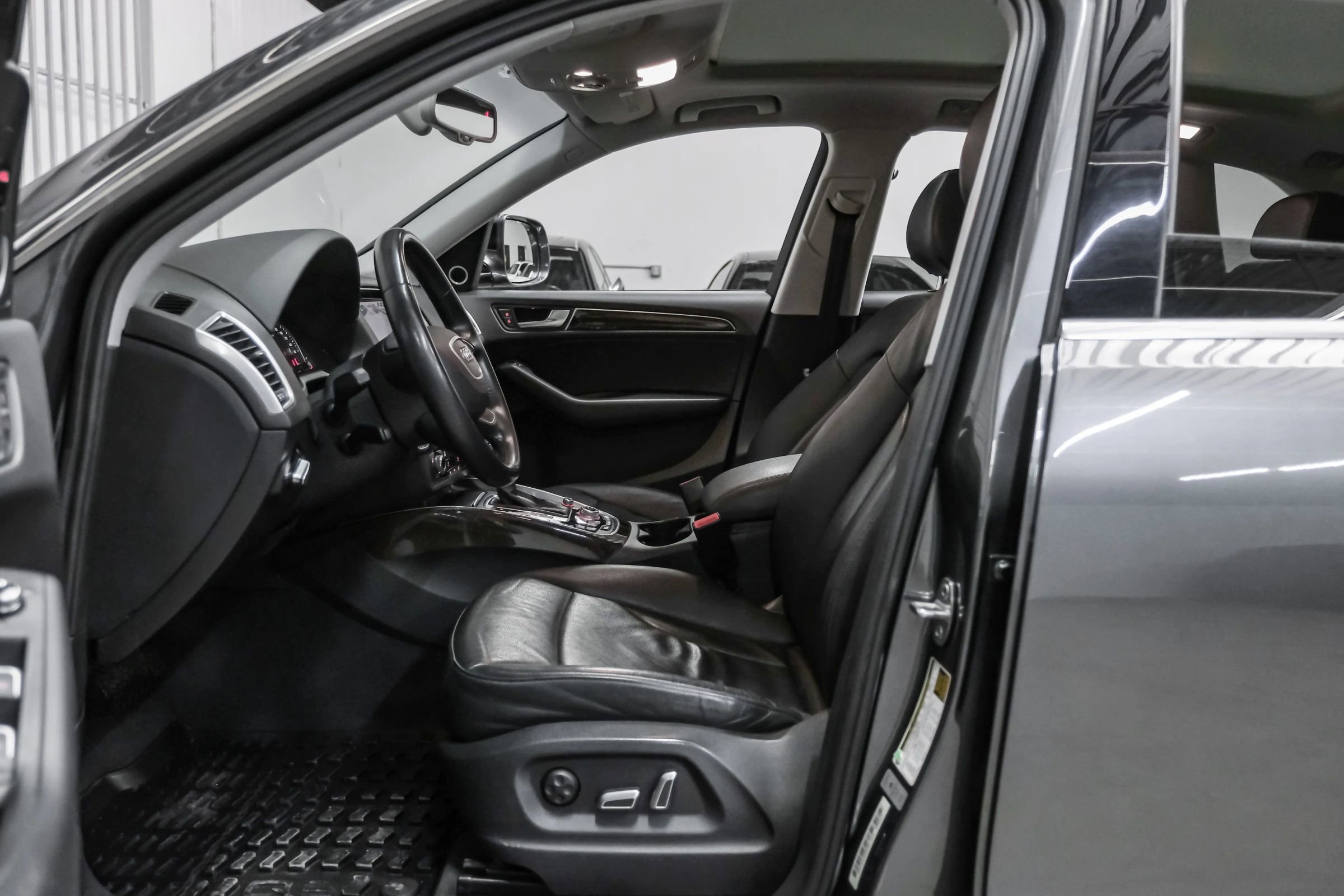 Used 2016 Audi Q5 2.0T Premium Plus w/ Technology Package image 4