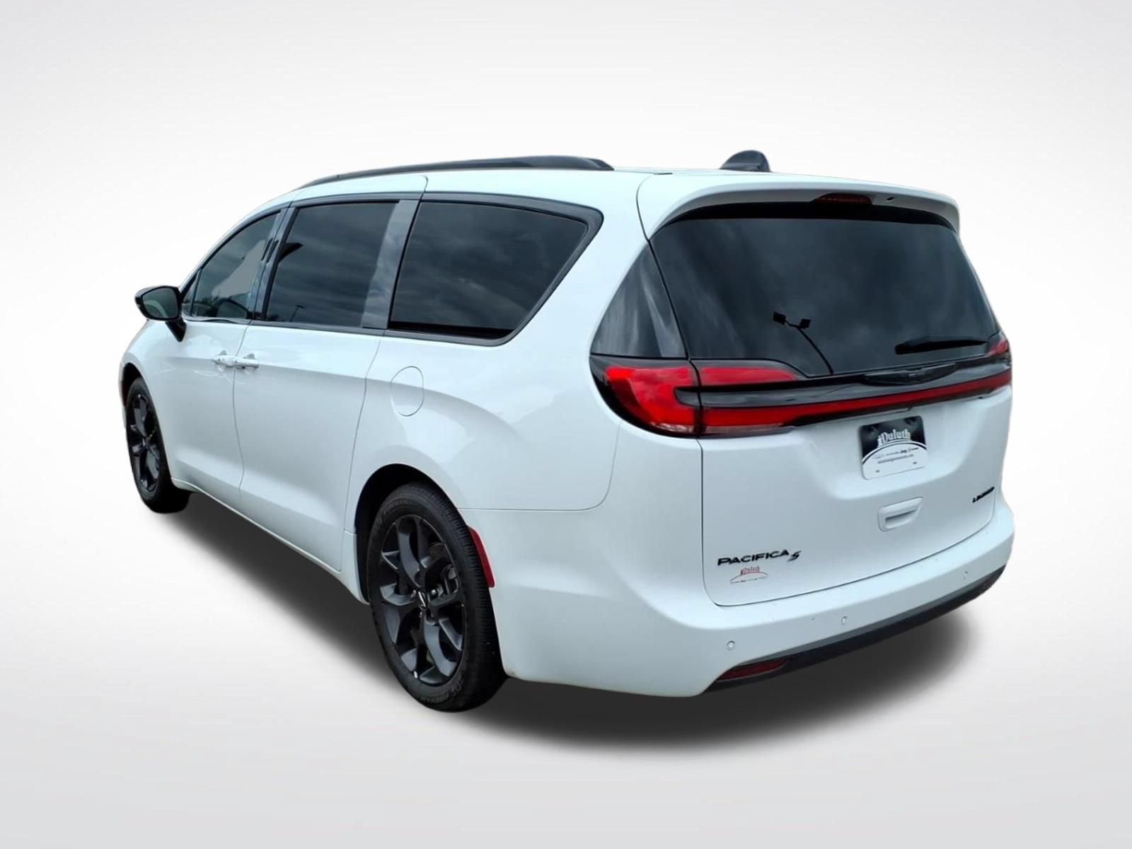 Used 2025 Chrysler Pacifica Limited FWD video 3