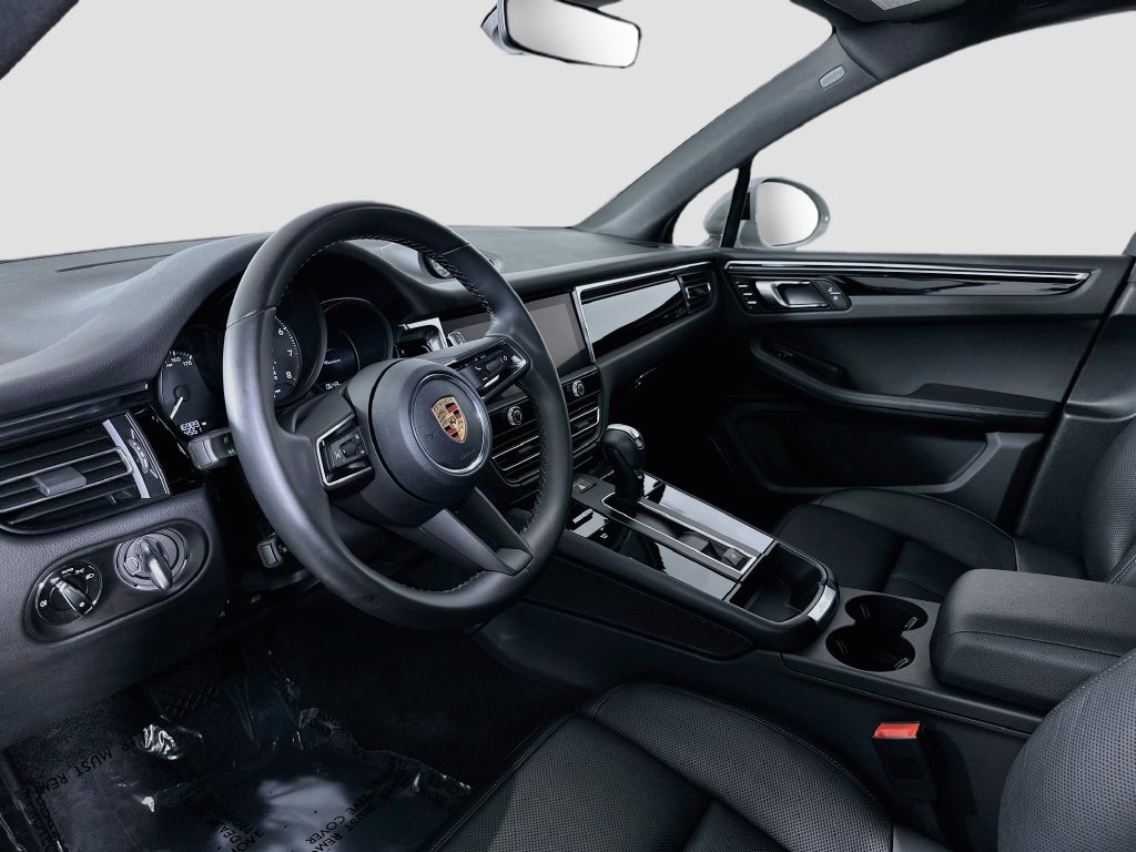Certified 2023 Porsche Macan AWD/4WD image 4