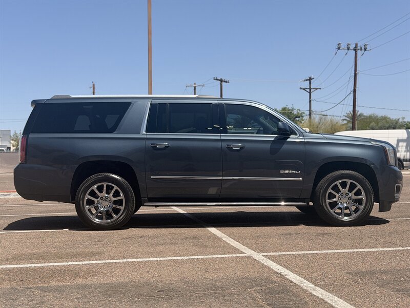 Used 2019 GMC Yukon XL Denali AWD/4WD image 2