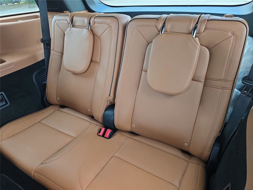 Used 2025 Lincoln Aviator Black Label image 11