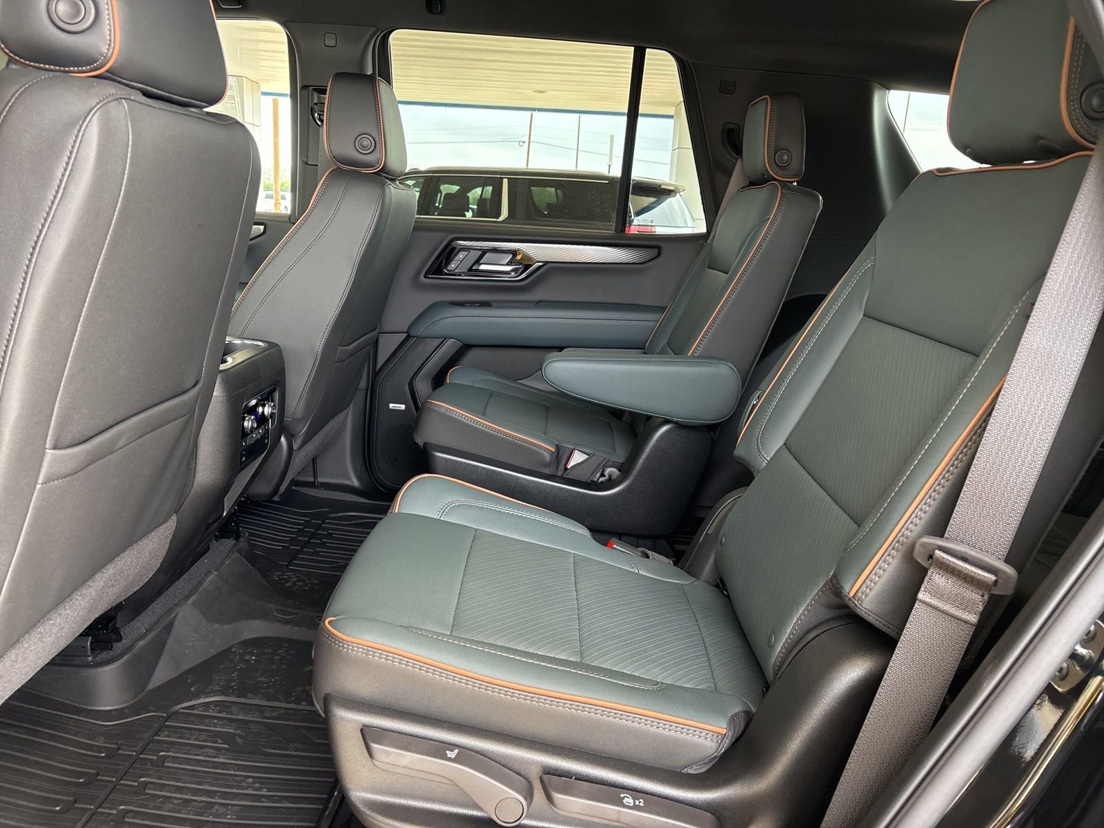 New 2026 GMC Yukon AT4 w/ LPO, Floor Liner Package image 18