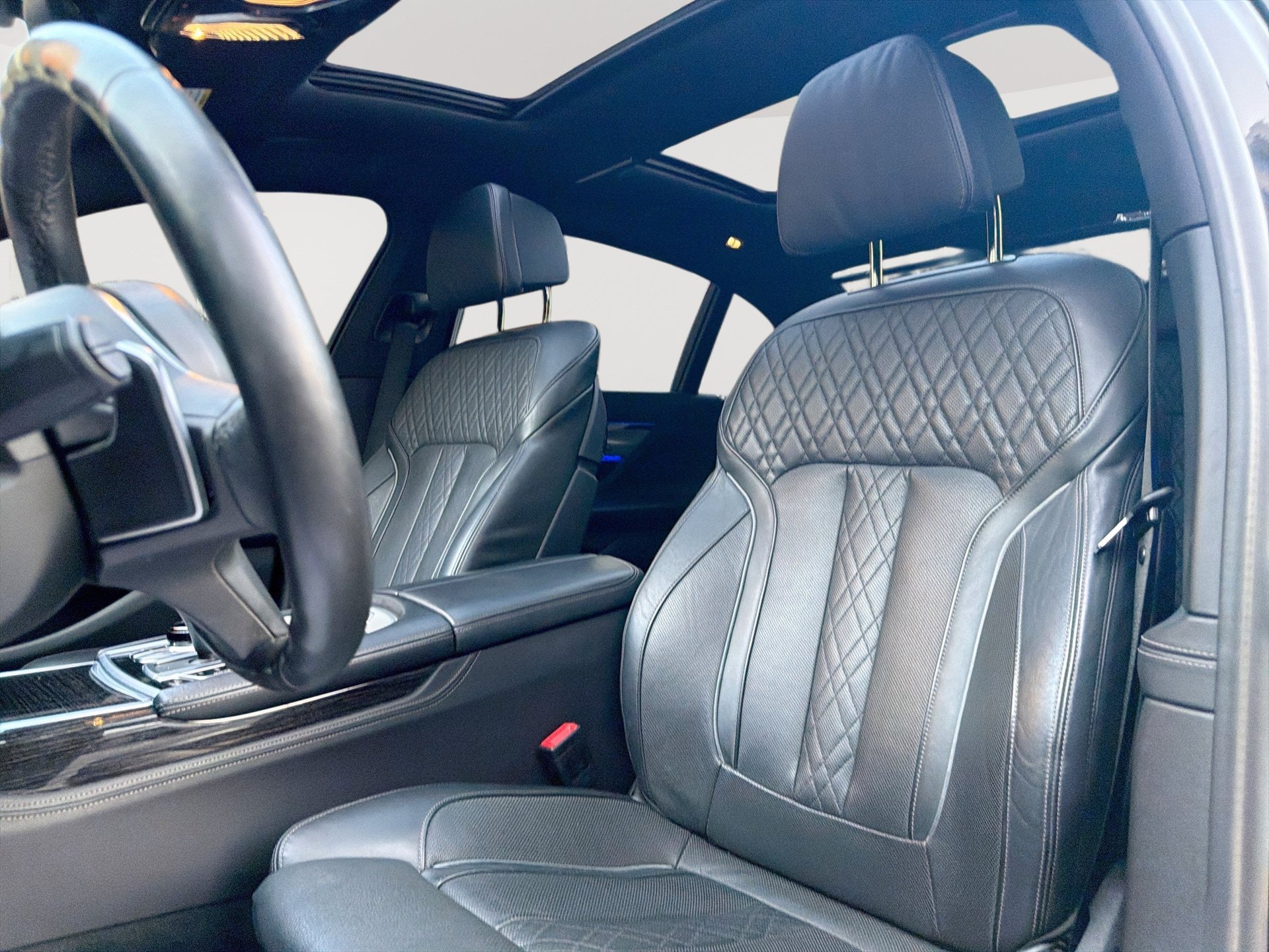Used 2020 BMW 750i xDrive w/ Executive Package AWD/4WD image 13