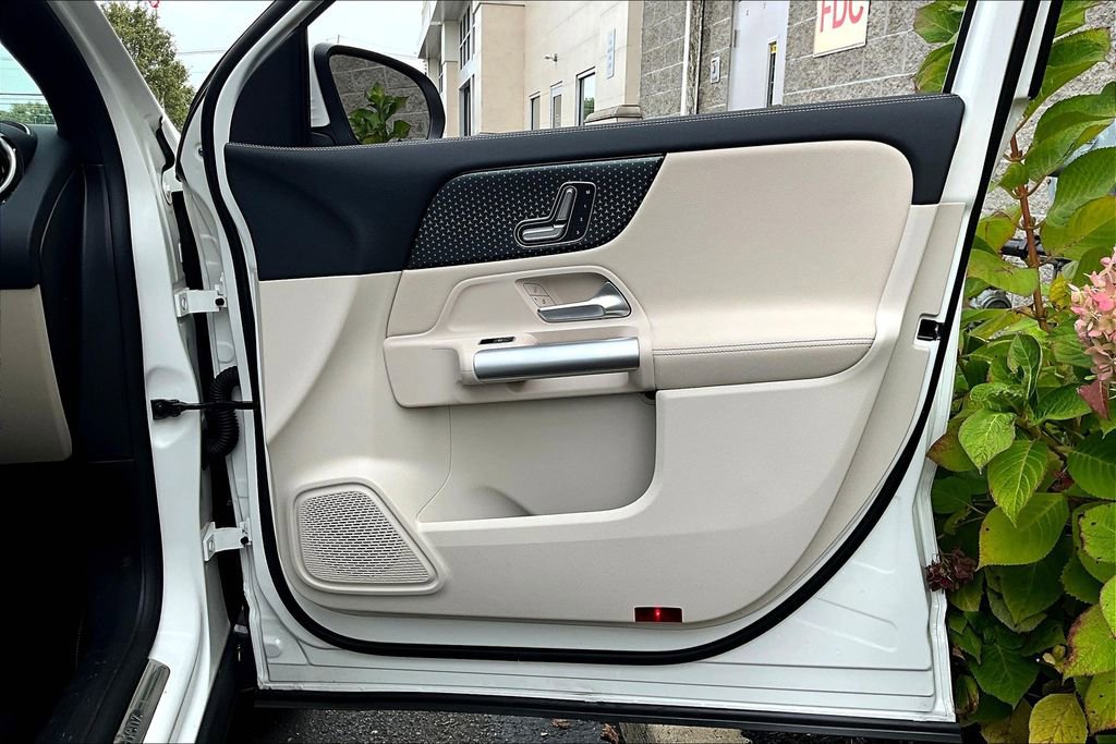 Certified 2025 Mercedes-Benz GLA 250 4MATIC image 19