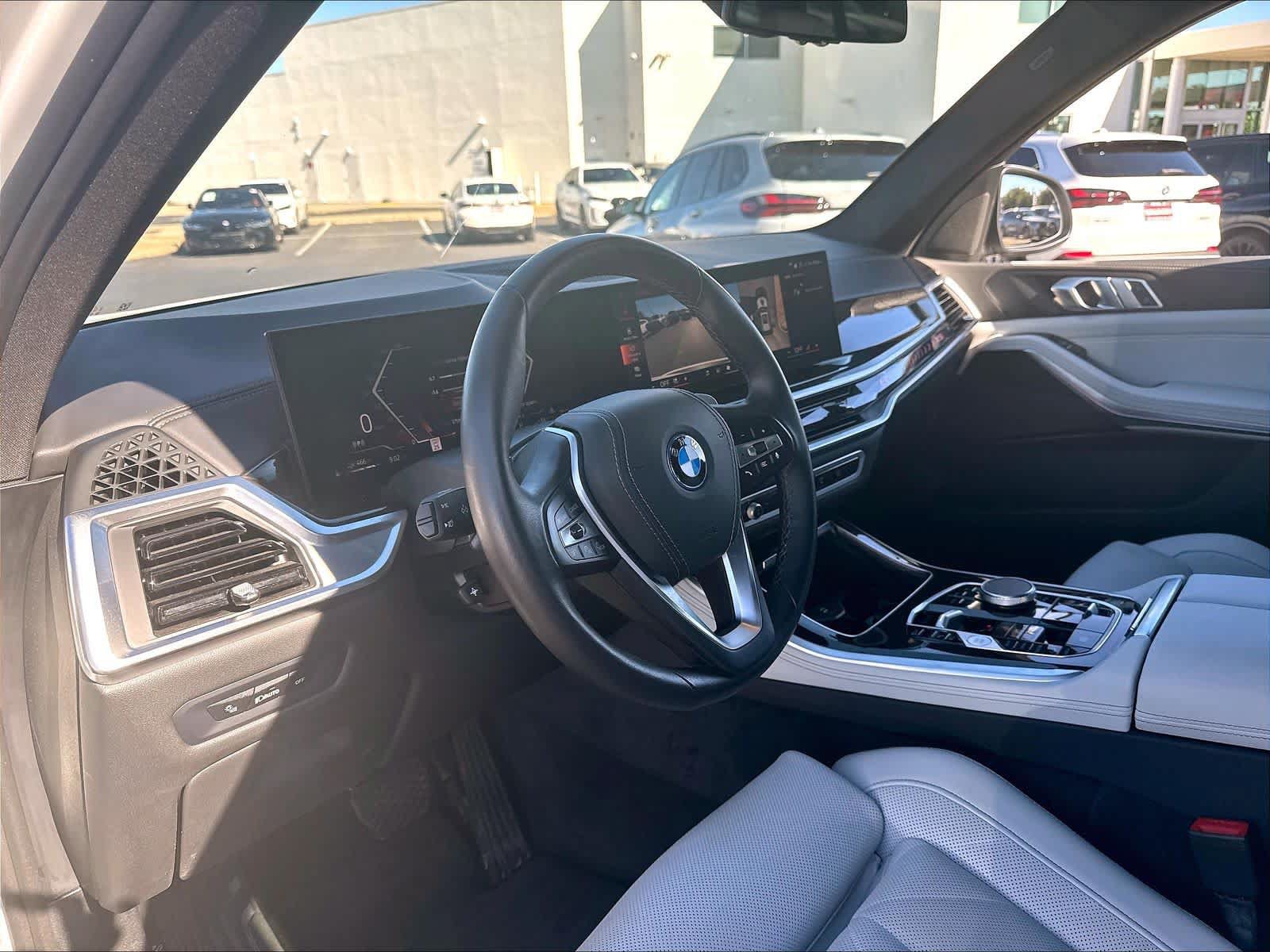 Used 2024 BMW X5 xDrive50e w/ Parking Assistance Package AWD/4WD image 18
