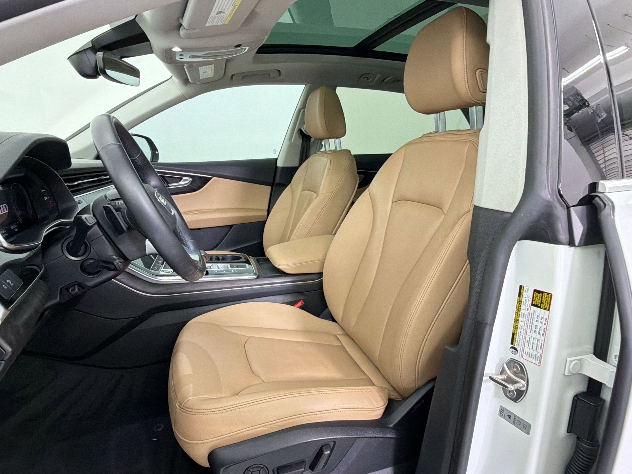 Used 2023 Audi Q8 Premium w/ Convenience Package AWD/4WD image 5