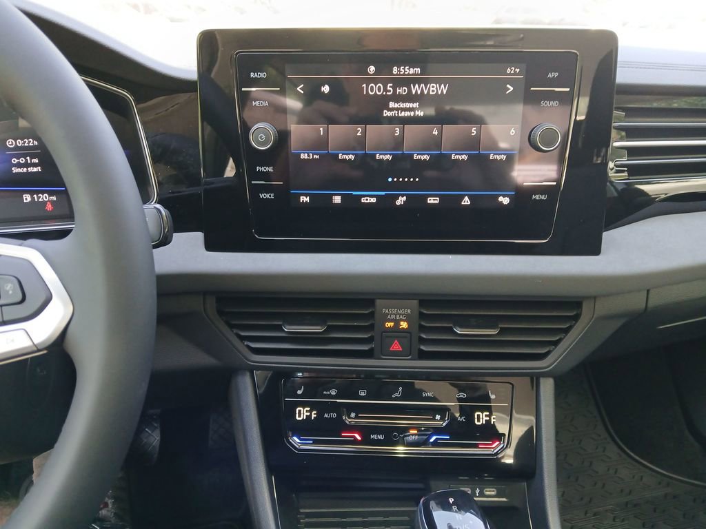 New 2026 Volkswagen Jetta SE FWD image 18