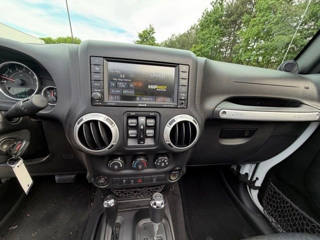 Used 2014 Jeep Wrangler Unlimited Sahara w/ Connectivity Group AWD/4WD image 11