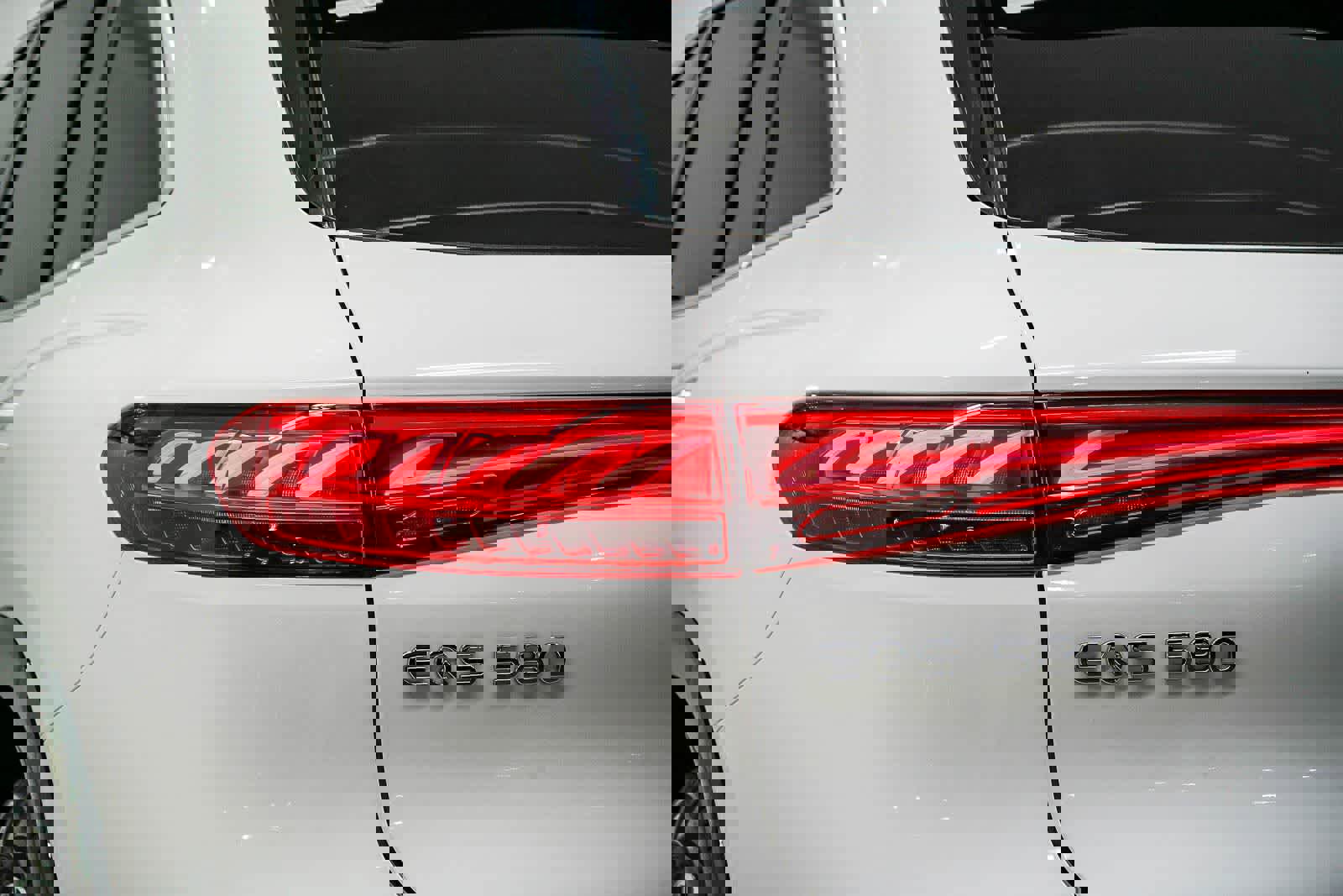 Used 2023 Mercedes-Benz EQS 580 4MATIC SUV image 9