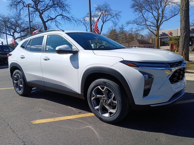 New 2026 Chevrolet Trax LT w/ Driver Confidence Package FWD image 2