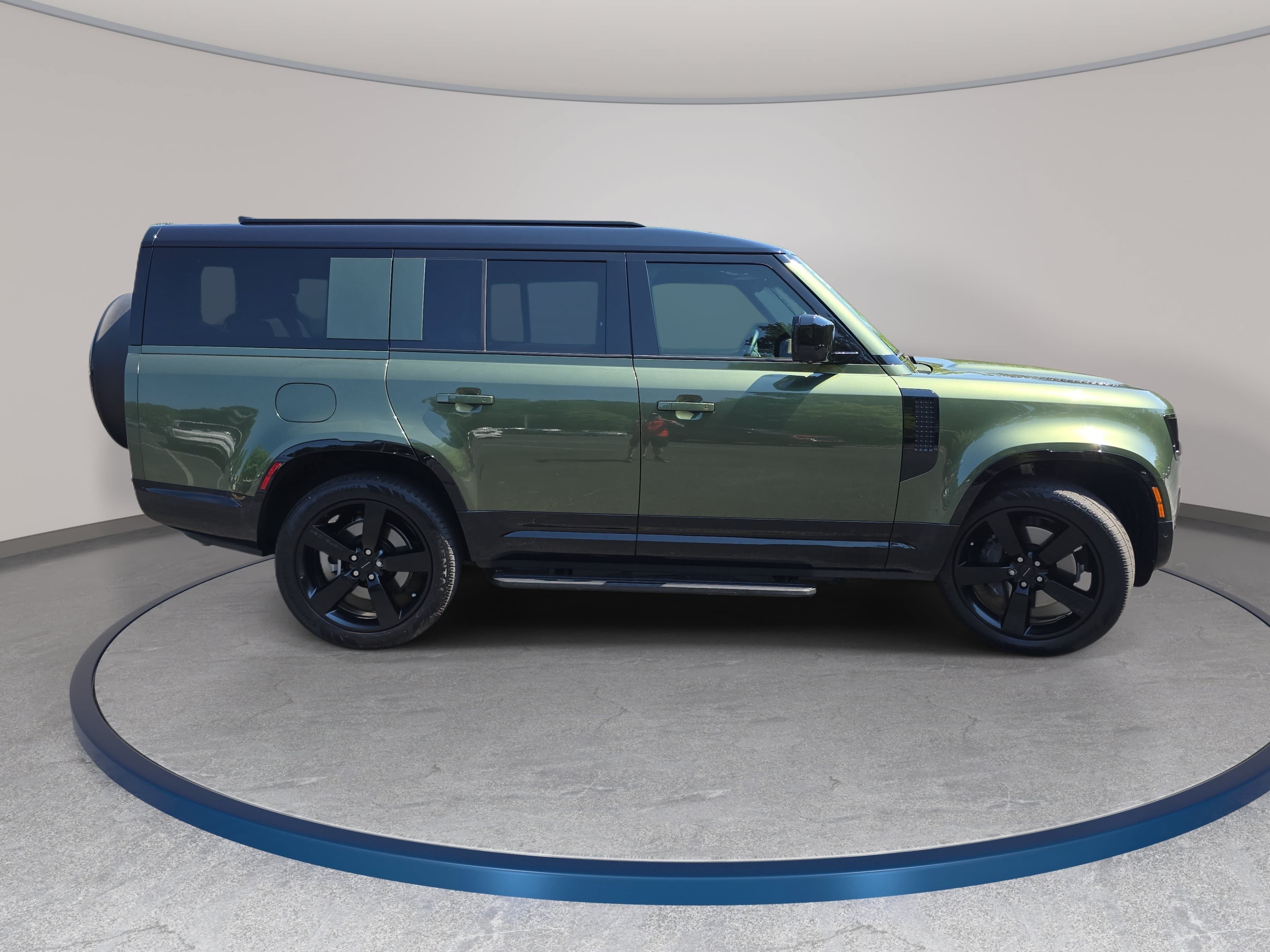 Certified 2026 Land Rover Defender 130 X-Dynamic SE AWD/4WD image 4