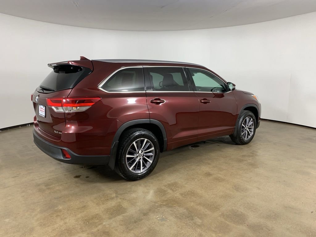Used 2018 Toyota Highlander XLE AWD/4WD image 8