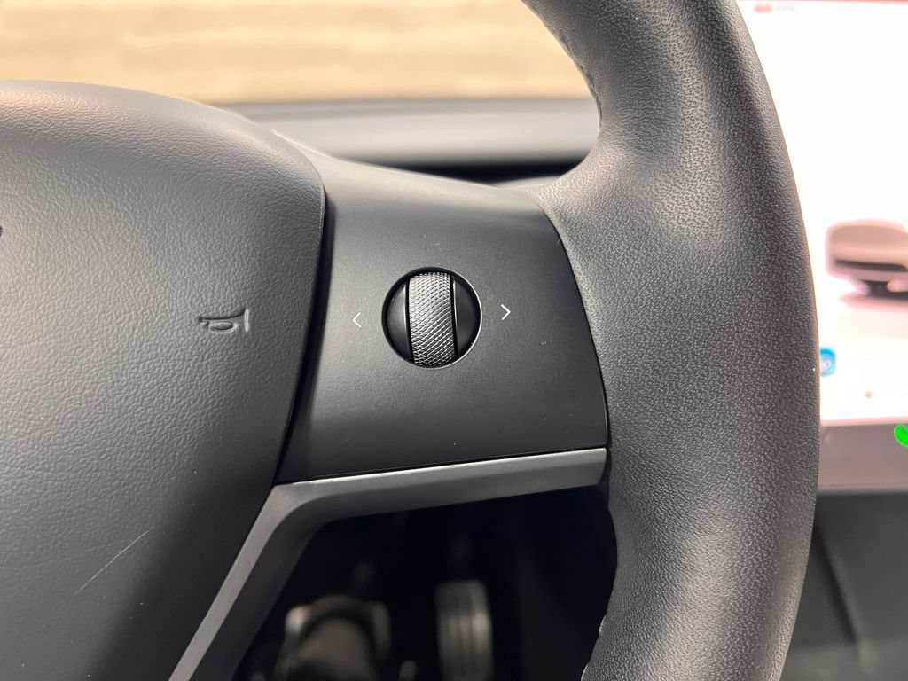 Used 2023 Tesla Model Y Performance AWD/4WD image 9