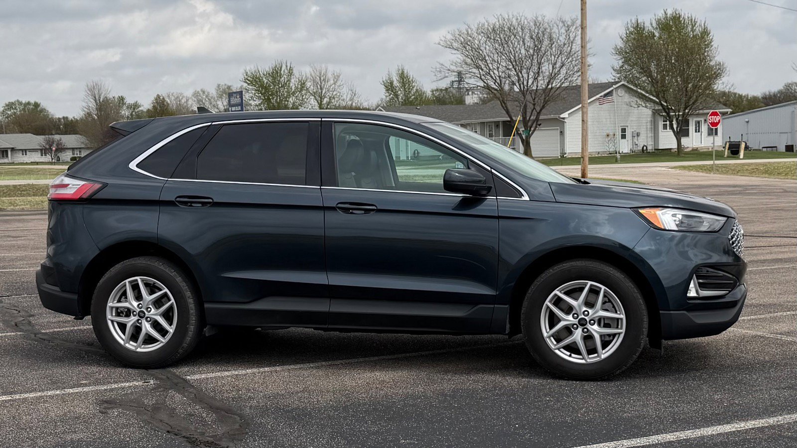 Certified 2024 Ford Edge SEL w/ Convenience Package image 2