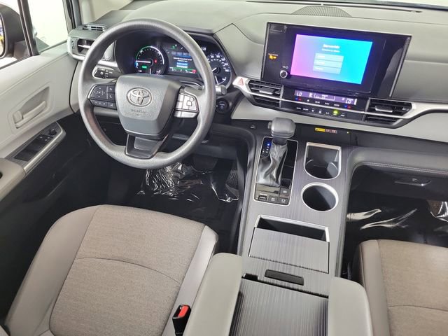 Used 2025 Toyota Sienna LE FWD image 15