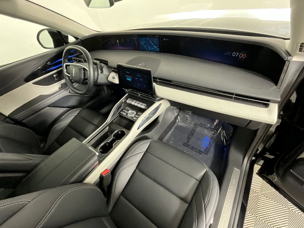 Used 2025 Lincoln Nautilus Premier image 19