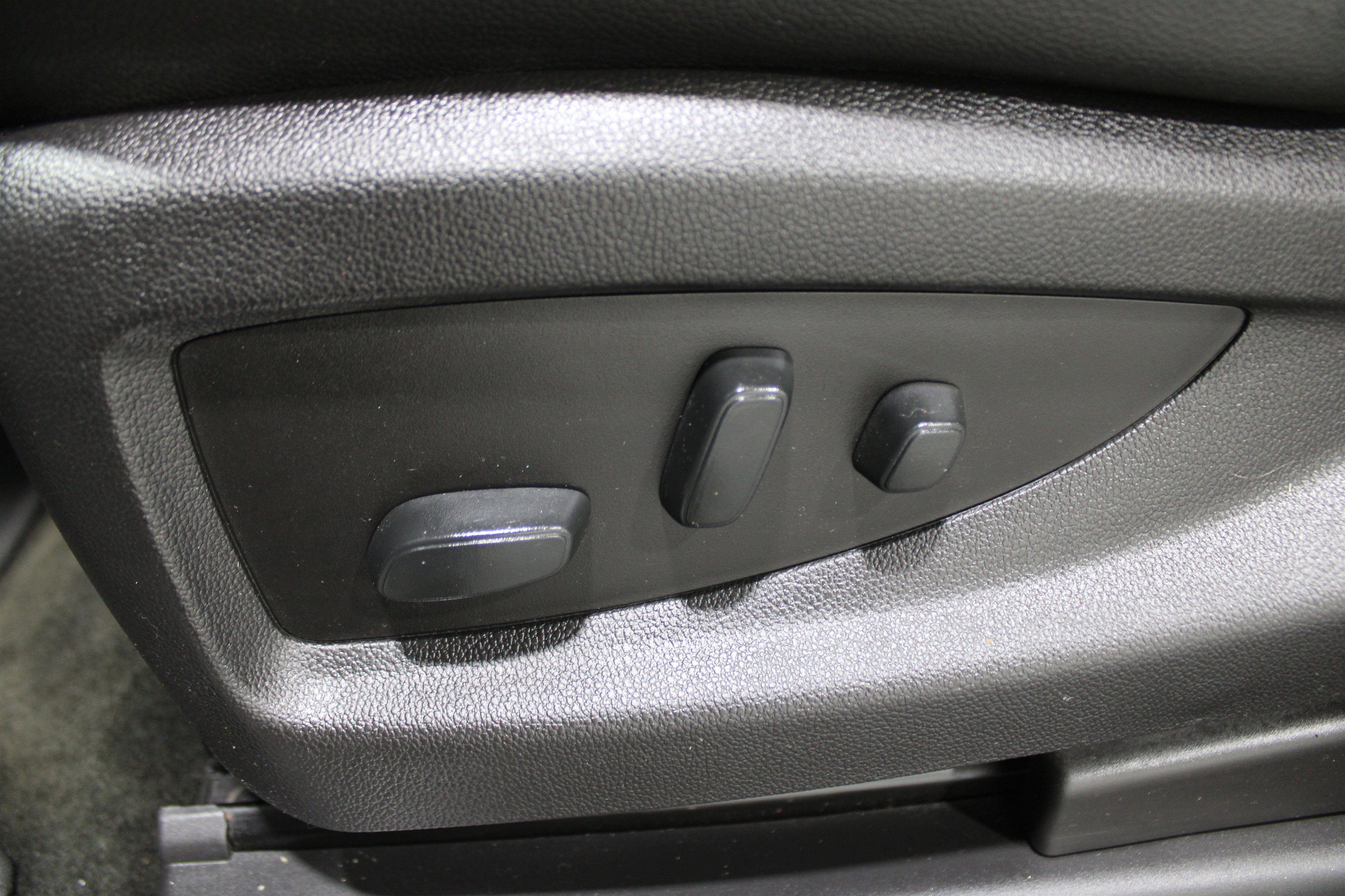 Used 2018 Chevrolet Suburban Premier image 4