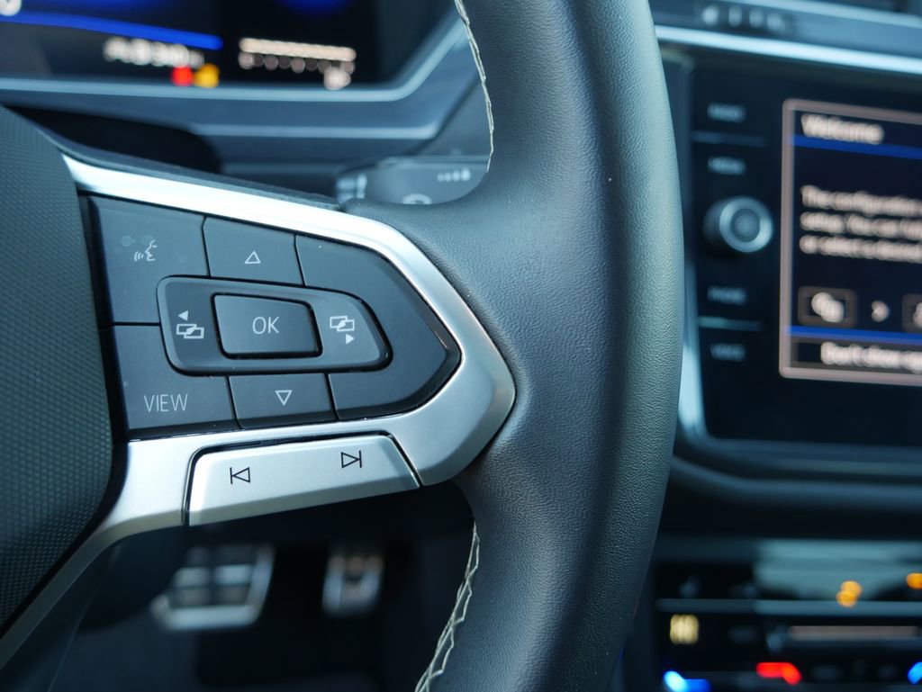 Used 2023 Volkswagen Tiguan SE R-Line image 37