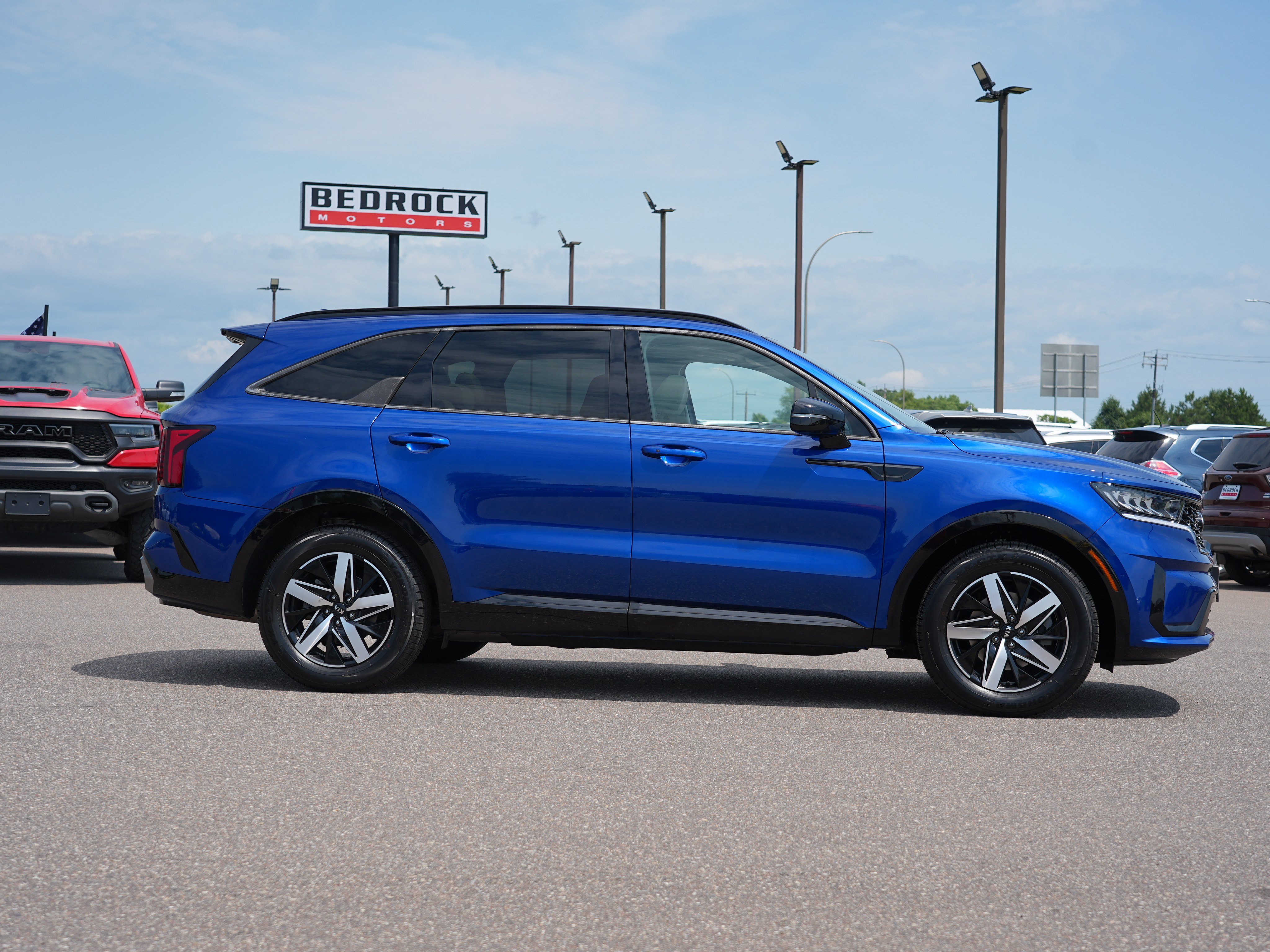 Used 2021 Kia Sorento S w/ Panoramic Sunroof Package FWD image 2