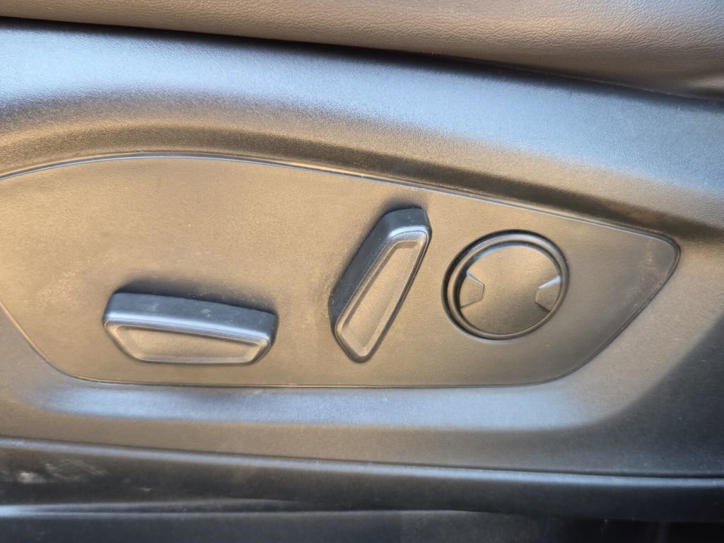 Used 2022 Ford Explorer XLT w/ Equipment Group 202A RWD image 12