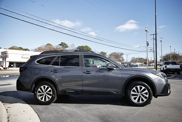 Used 2022 Subaru Outback Premium image 9