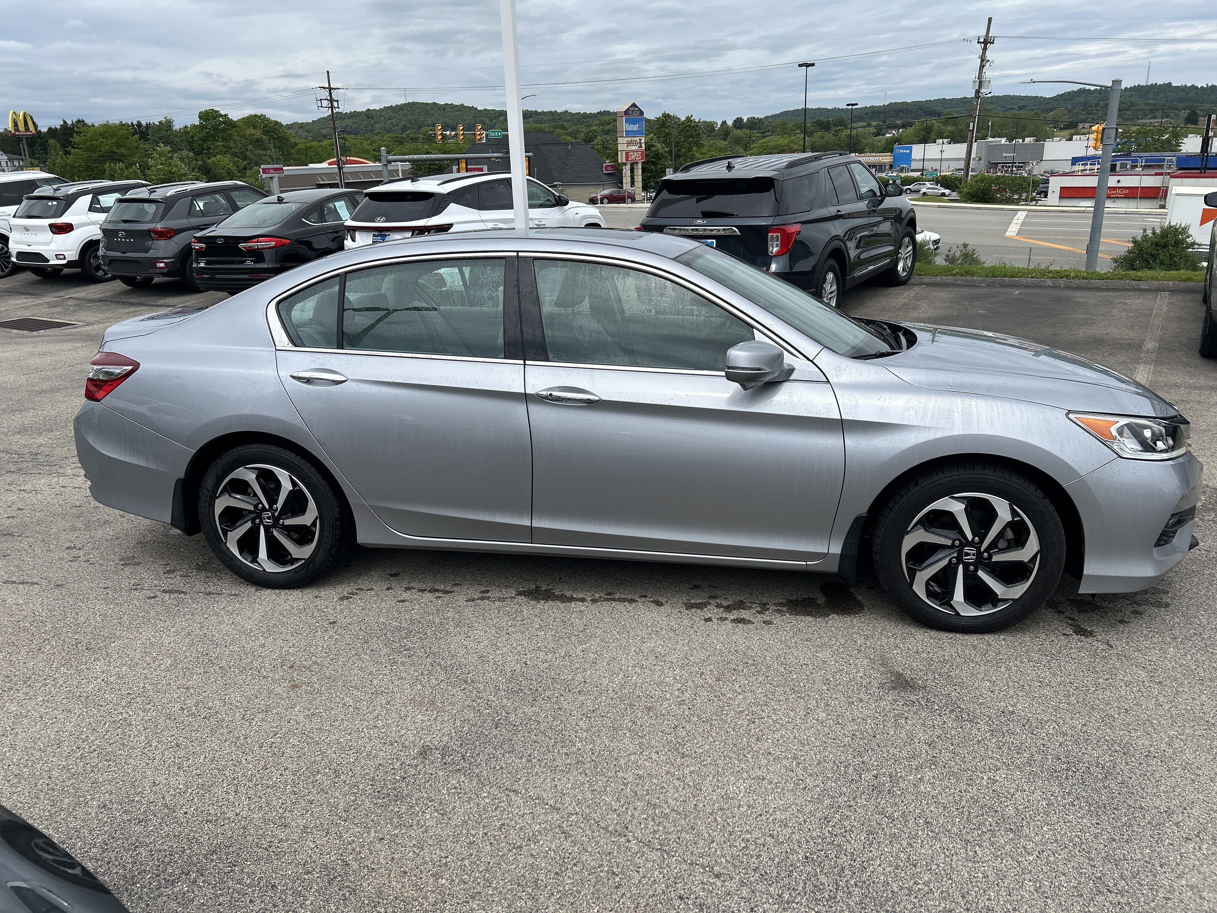 Used 2017 Honda Accord EX-L image 6