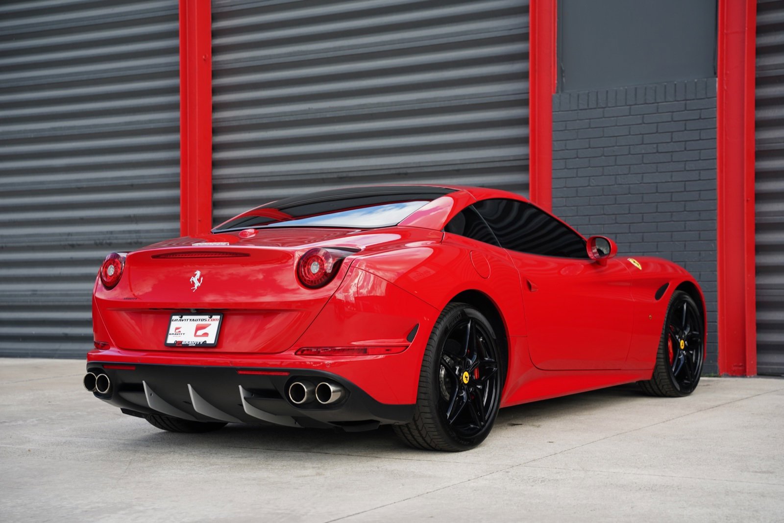 Used 2016 Ferrari California T image 11