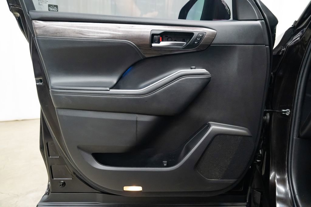 Used 2022 Toyota Highlander Limited image 22
