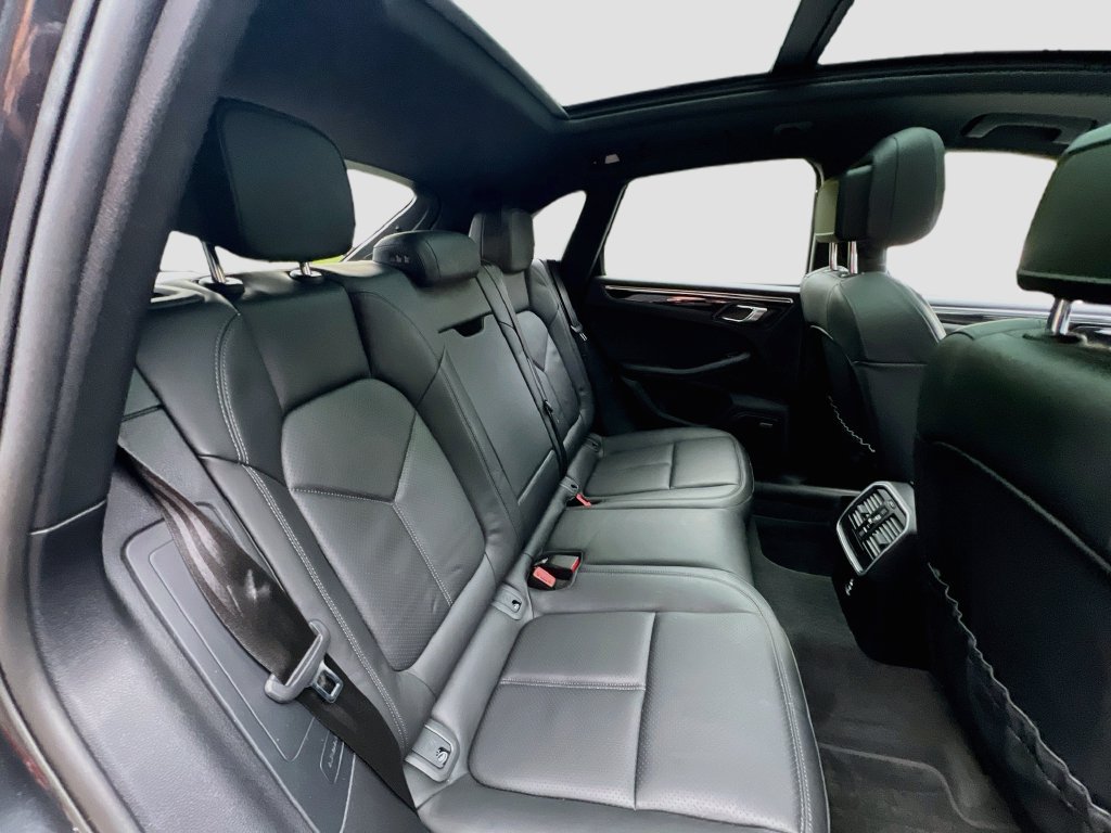 Certified 2021 Porsche Macan AWD/4WD image 29
