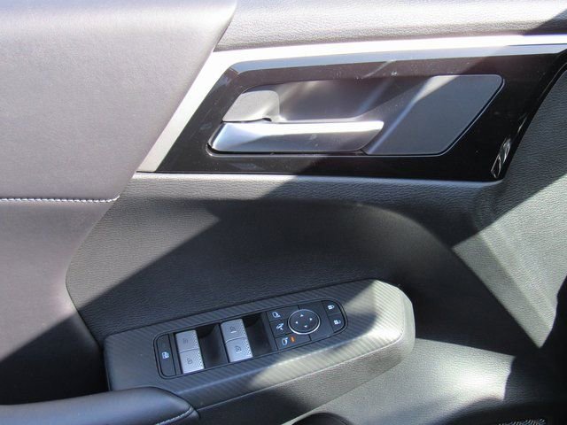 New 2025 Mitsubishi Outlander SE image 12