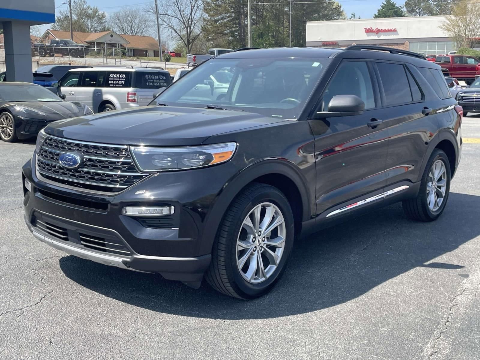 Used 2023 Ford Explorer XLT w/ Equipment Group 202A AWD/4WD image 7