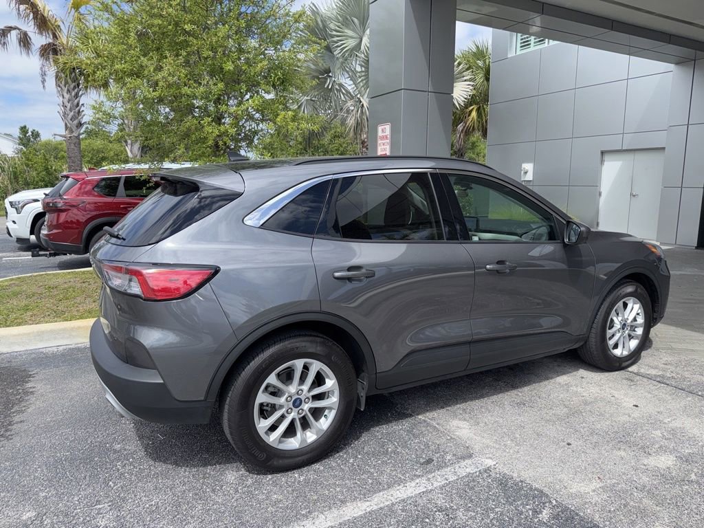 Used 2021 Ford Escape SE w/ Convenience Package image 3