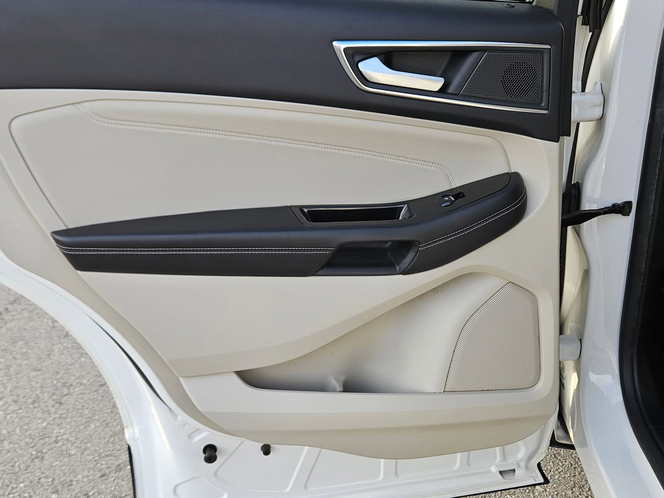 Used 2020 Ford Edge Titanium image 22