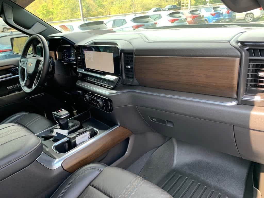 Certified 2024 Chevrolet Silverado 1500 High Country w/ Technology Package AWD/4WD image 22
