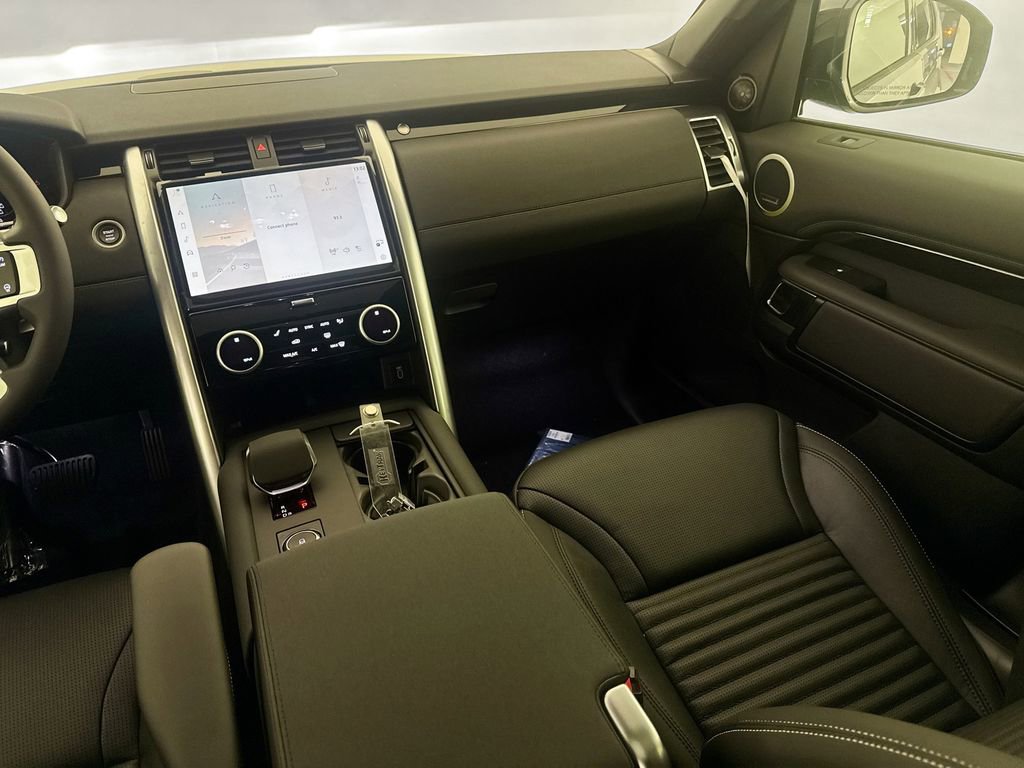 New 2026 Land Rover Discovery S AWD/4WD image 22