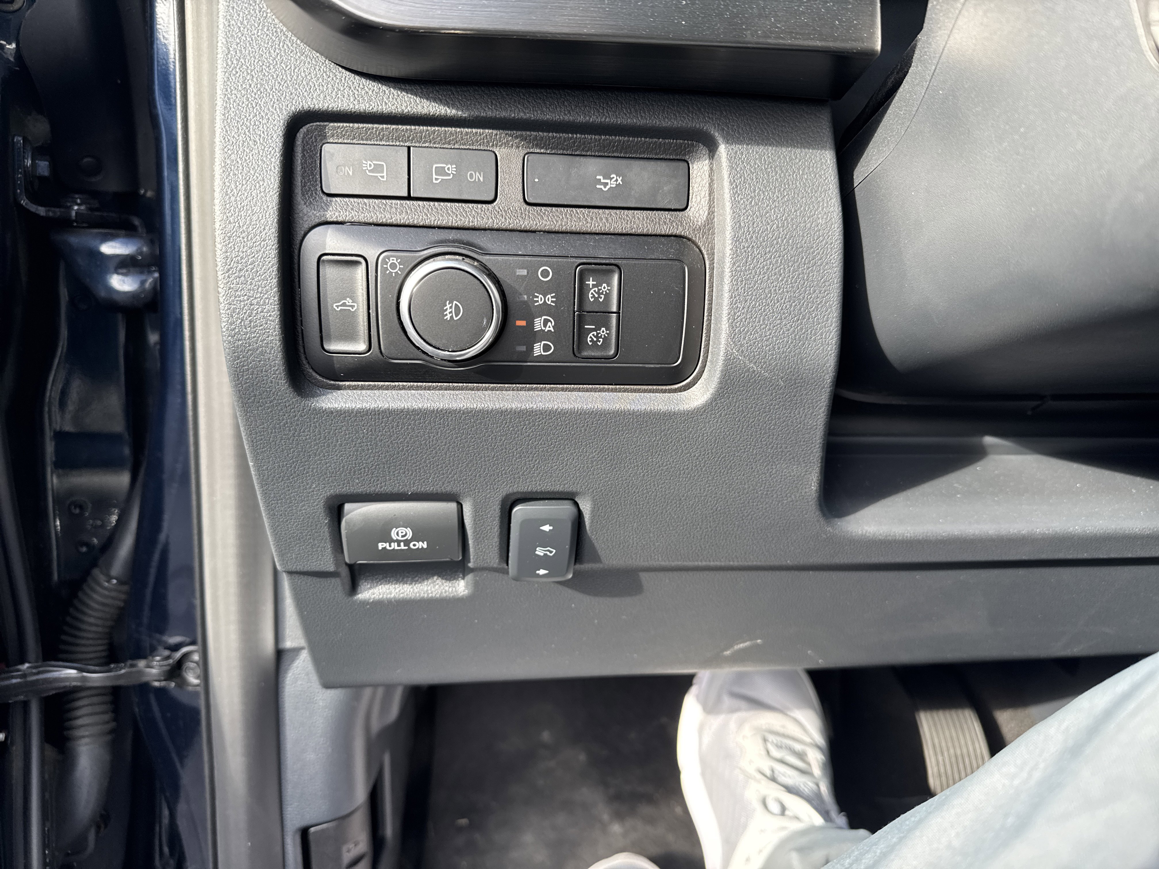 Used 2024 Ford F350 Lariat w/ Camper Package image 31