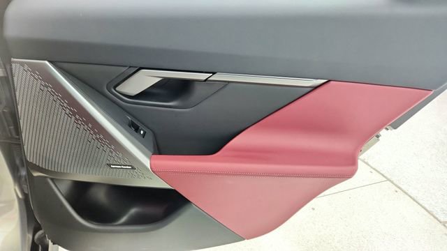 Used 2025 BMW i5 xDrive40 image 28