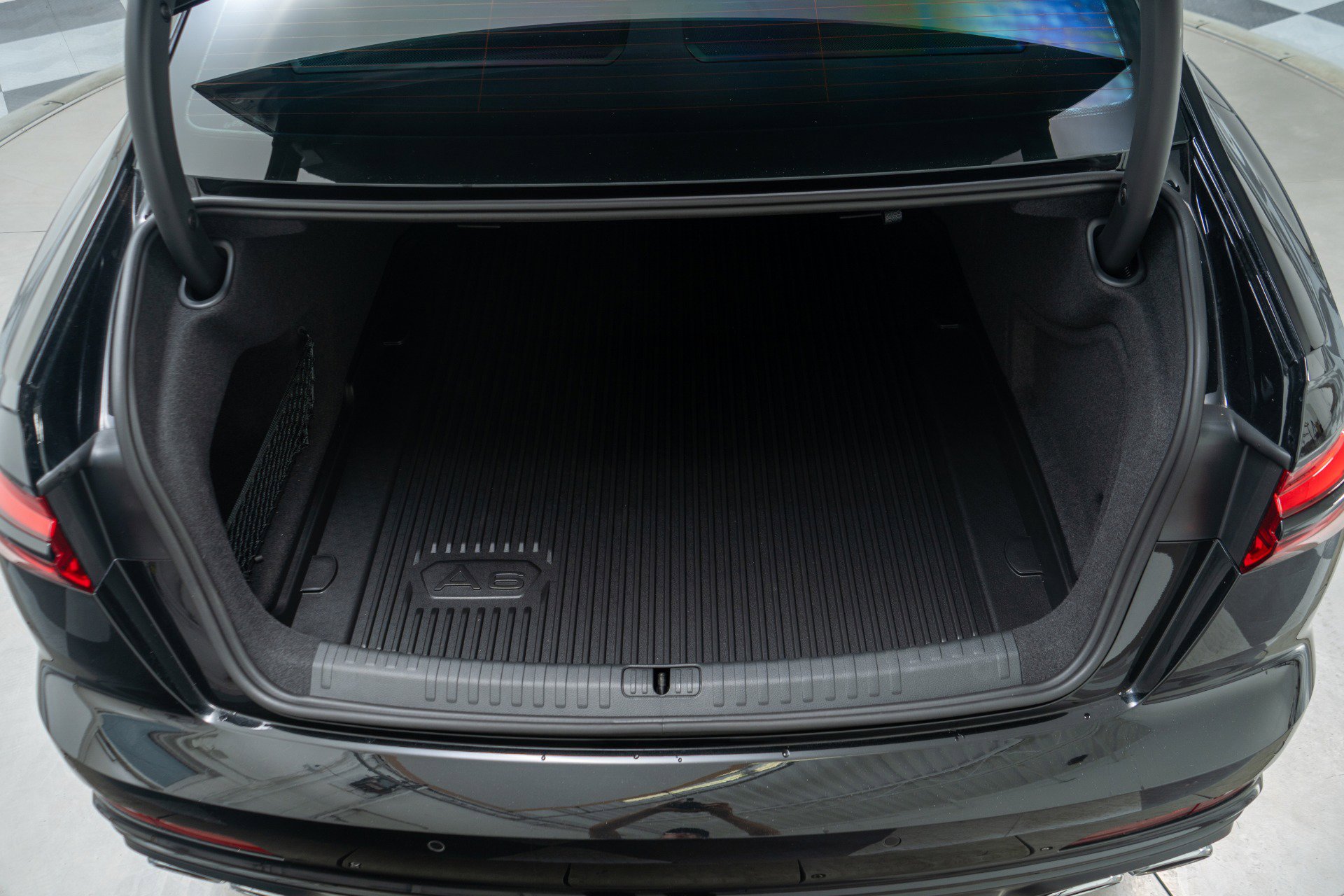 Used 2025 Audi S6 Premium Plus w/ Premium Plus Package image 19