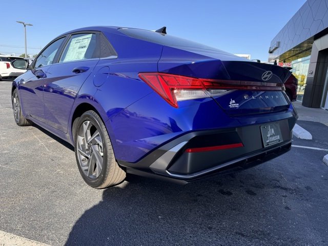 Used 2025 Hyundai Elantra SEL image 3