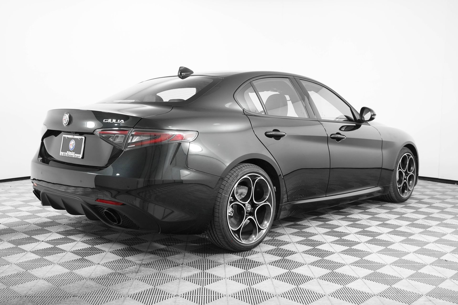New 2025 Alfa Romeo Giulia w/ Driving Assist Package RWD image 7