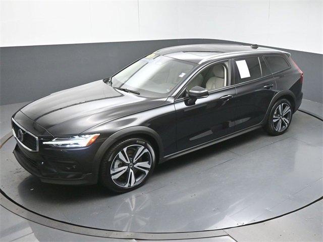 Used 2024 Volvo V60 B5 Cross Country Plus image 45